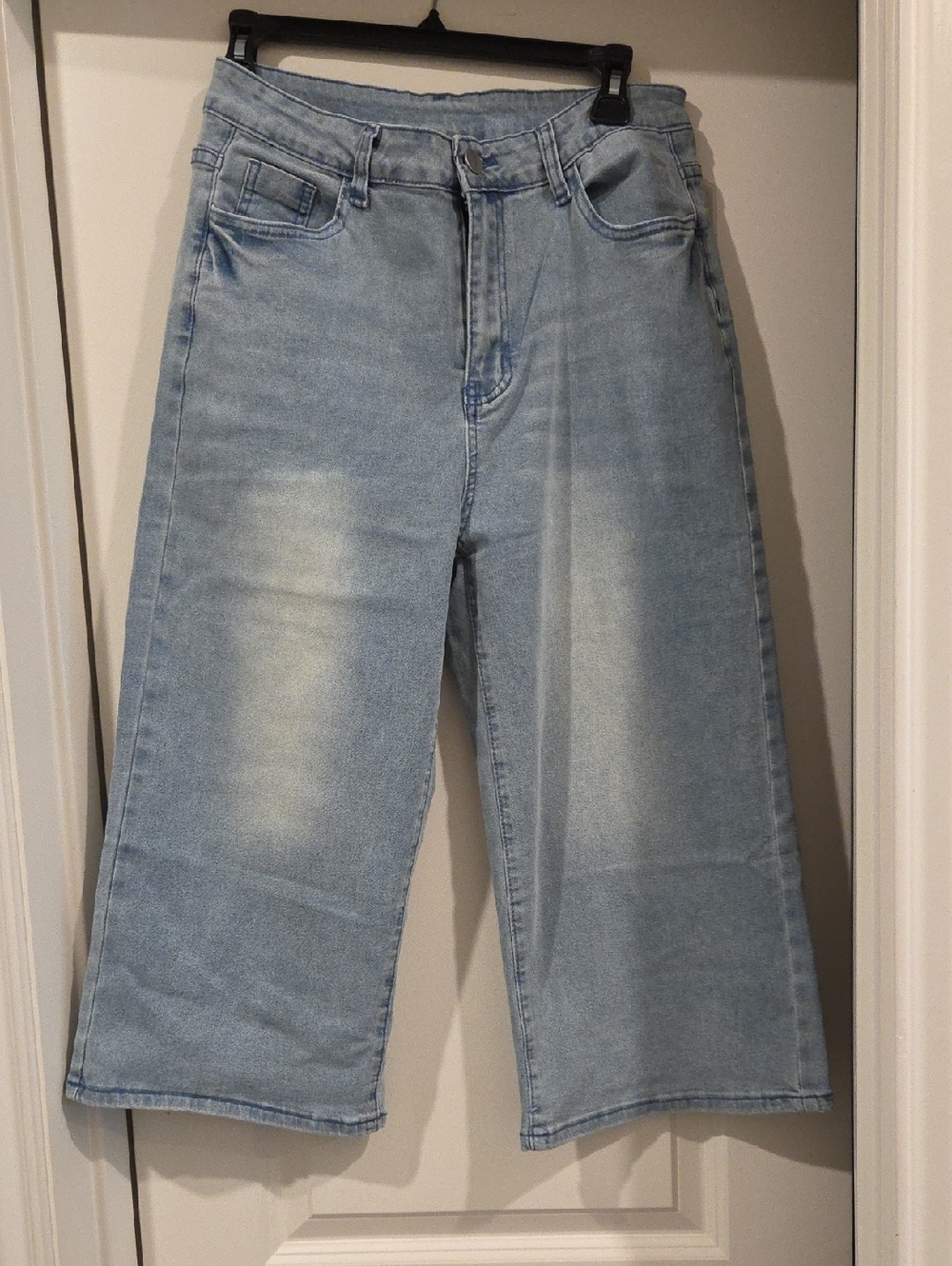 Women's Light Blue Wide-Leg Denim Capris NWOT